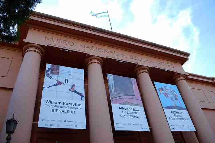 William Forsythe. Buenos Aires. BienalSur 2023. Este proyecto pensado con los Objetos coreográficos de William Forsythe: piezas con las que se revelan las formas en que nos movemos a través del espacio y en el tiempo, en que interactuamos y verificamos nuestros límites. Museo Nacional de Bellas Artes. Buenos Aires. Argentina